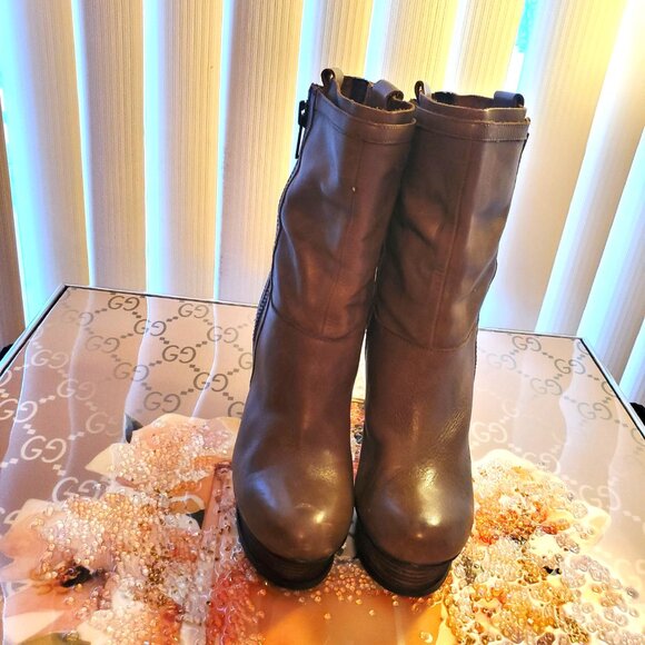 Calvin Klein genuine leather platform zippered bootie - Picture 3 of 4